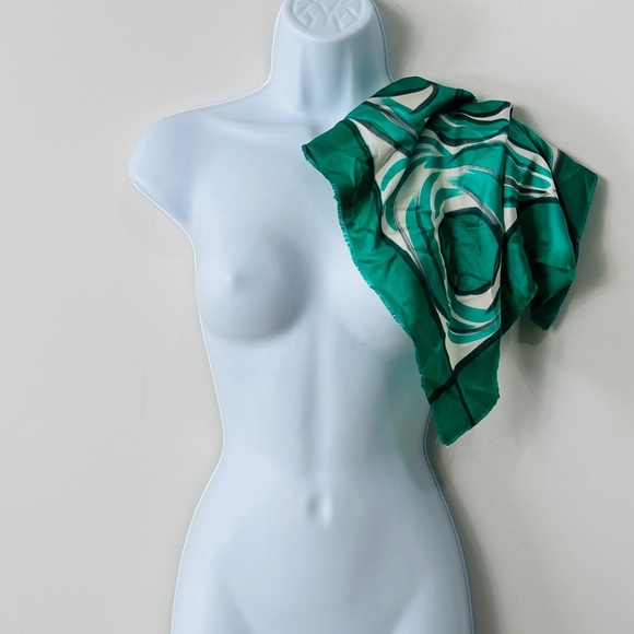 Vintage Green White & Black Fringe Edge Abstract Print Scarf - Picture 5 of 5